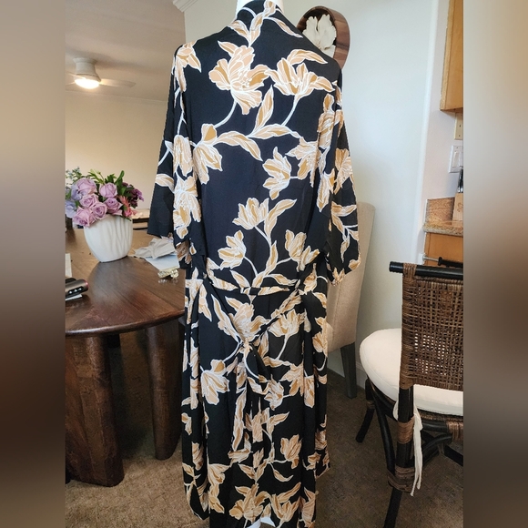 Elegant Summer Black Tan Floral Robe Dress Or Jacket- Coverup Size S/M - Picture 2 of 6